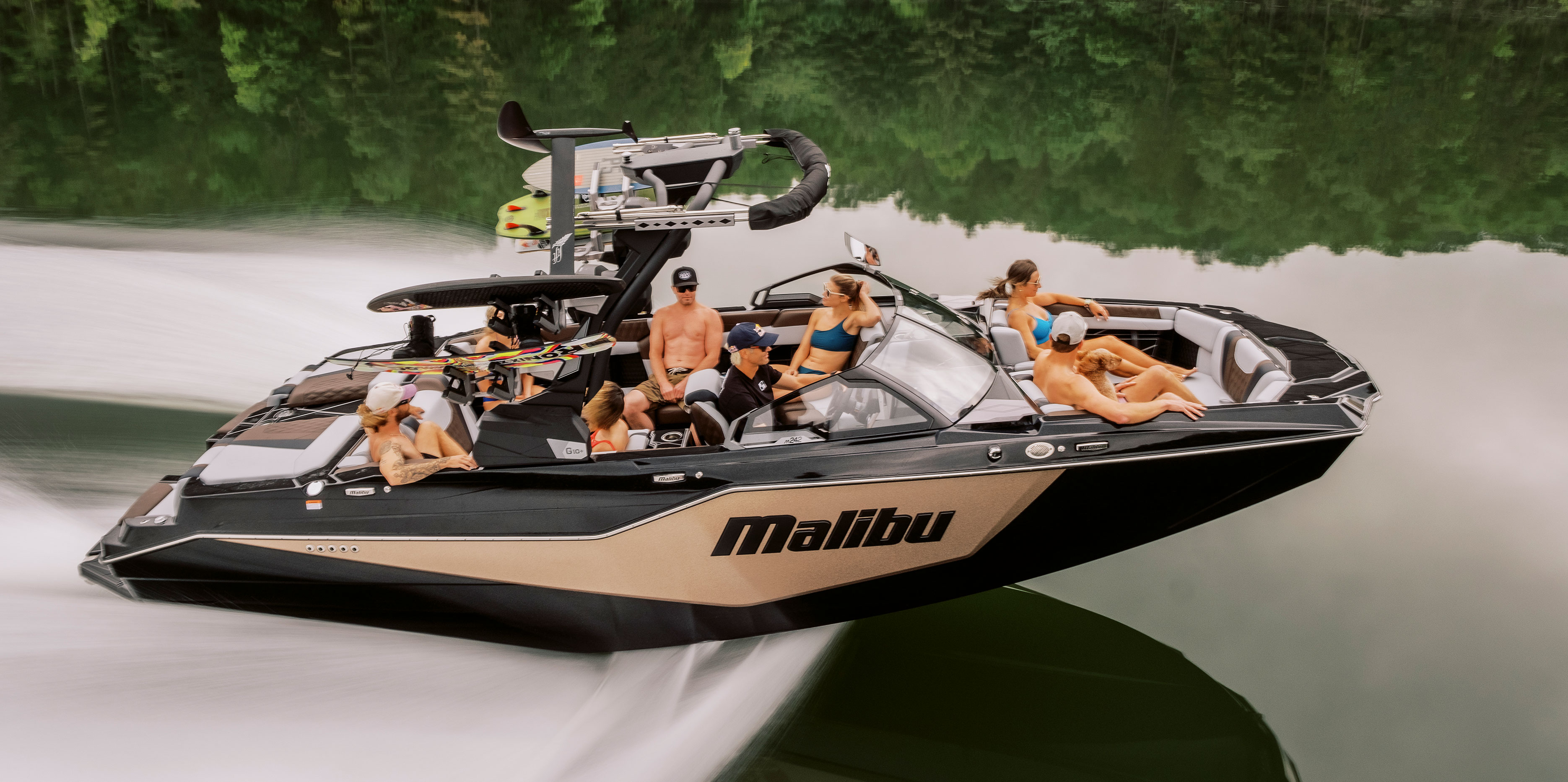 2025 Malibu M-Series M242