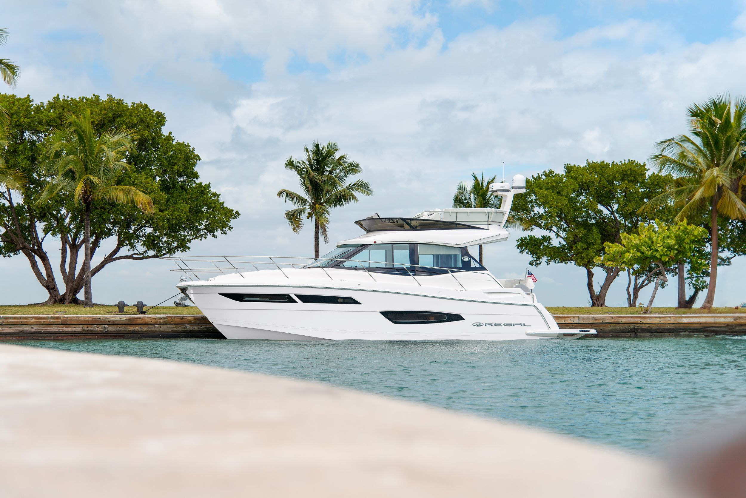 2025 Regal Yacht 38 FLY