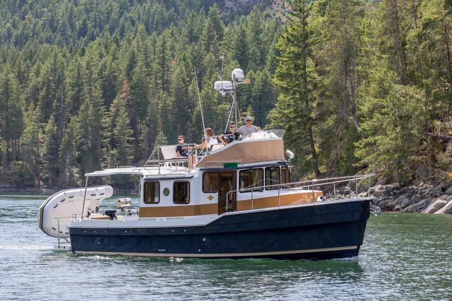 2025 Ranger Tugs  R-31 CB