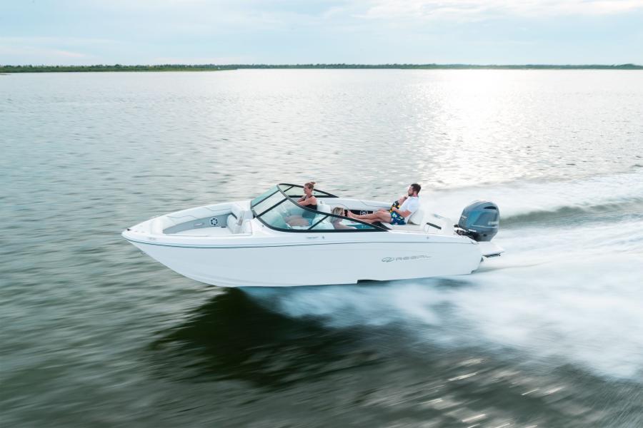 2025 Regal Outboard Bowrider LX2