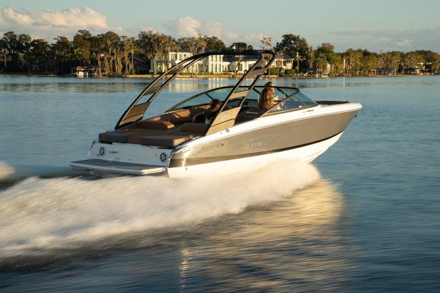 2025 Regal Sterndrive Bowrider LS2 Ultimate