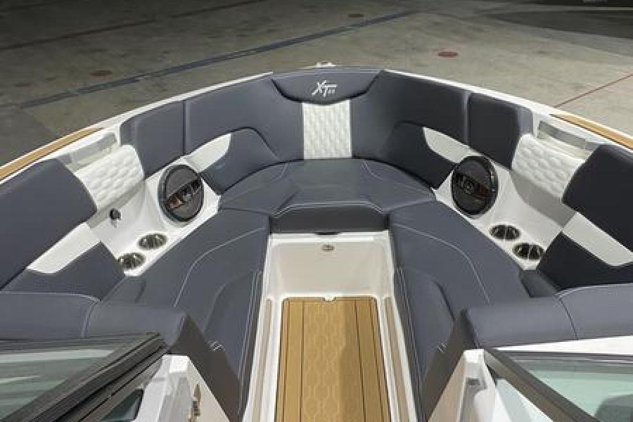 Mastercraft-XT25-LH-24120-2