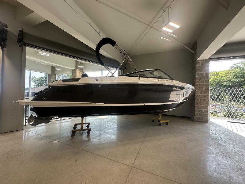 Cobalt R4 Walkers Point Marina