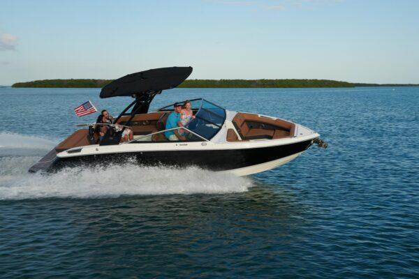 Cobalt R6 Surf Walkers Point Marina