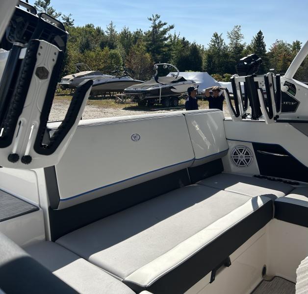 Cobalt CS23 SURF