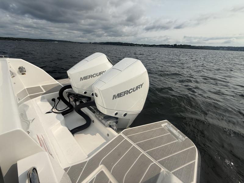 2027 Wellcraft 28 Explorer