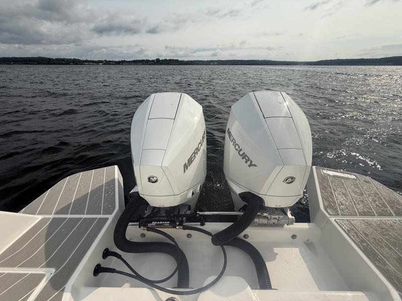 2027 Wellcraft 28 Explorer