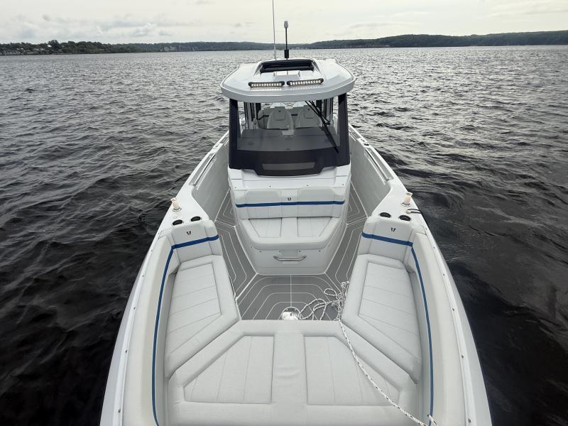 2027 Wellcraft 28 Explorer