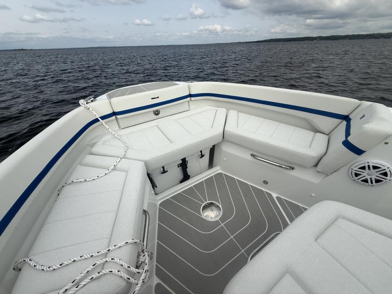 2027 Wellcraft 28 Explorer