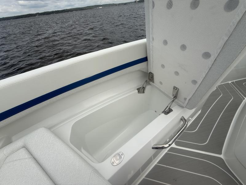 2027 Wellcraft 28 Explorer