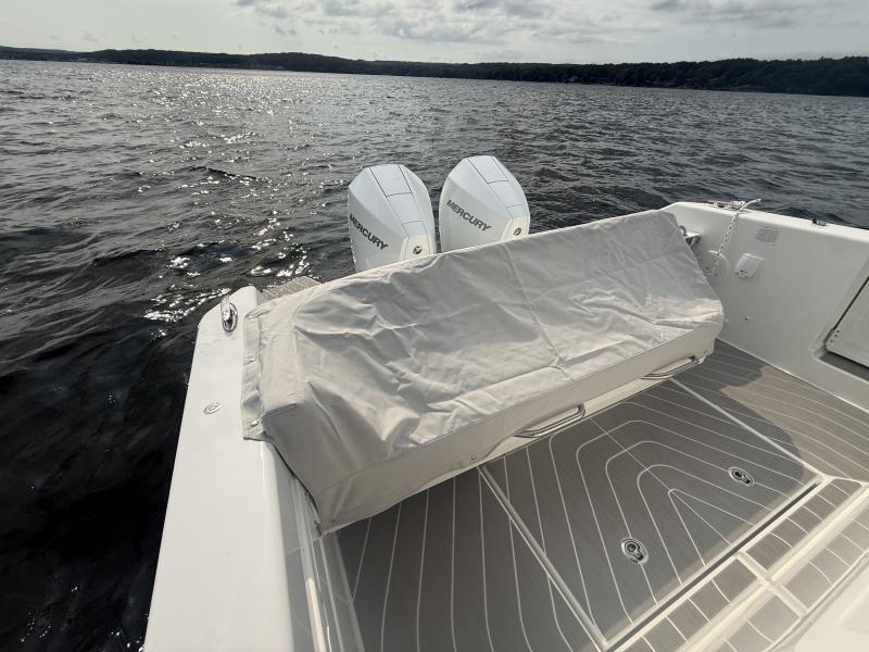2027 Wellcraft 28 Explorer