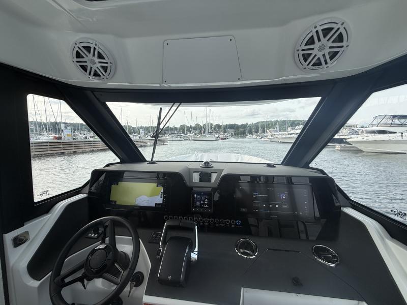 2027 Wellcraft 28 Explorer
