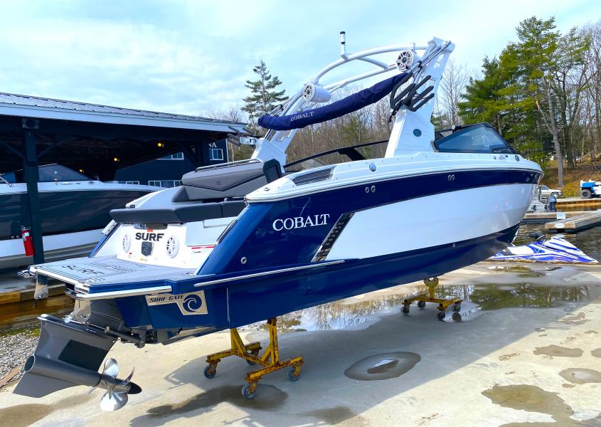 邦楽 BOAT 6CD 2026 Cobalt R6 SURF | Walkers Point Marina