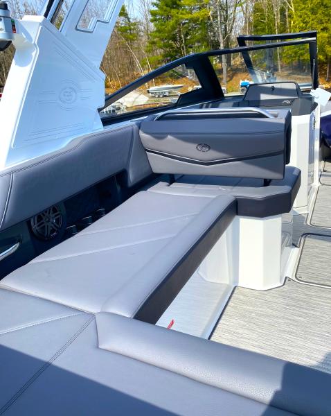 2026 Cobalt R6 SURF | Walkers Point Marina